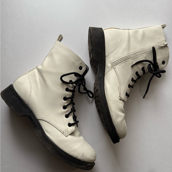Shoes - White Combat Boots with Black Souls